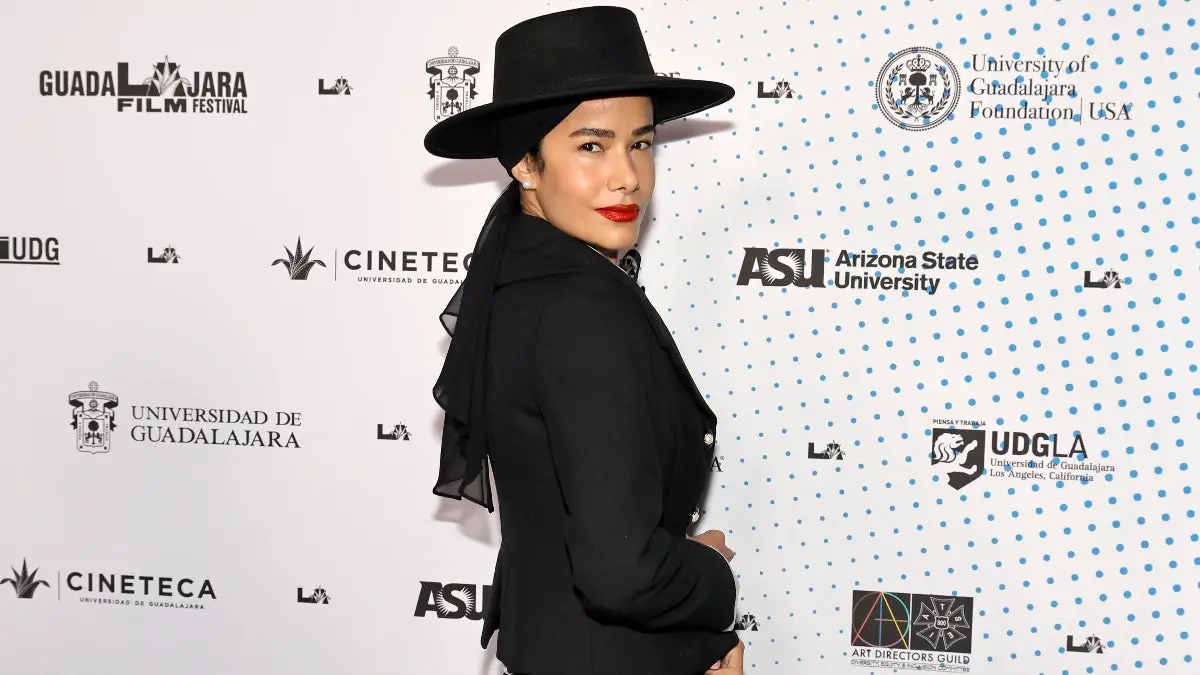 L'huissier de Cannes qui s'est affronté avec Kelly Rowland empêche l'actrice dominicaine Massiel Taveras de poser sur